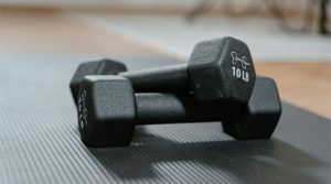 pesi-da-palestra-e-per-lallenamento-a-casa