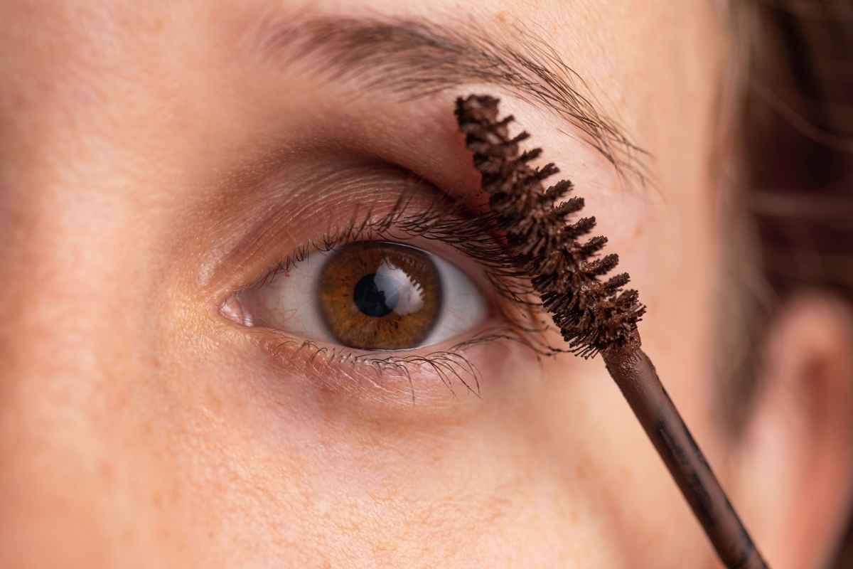 mascara marrone